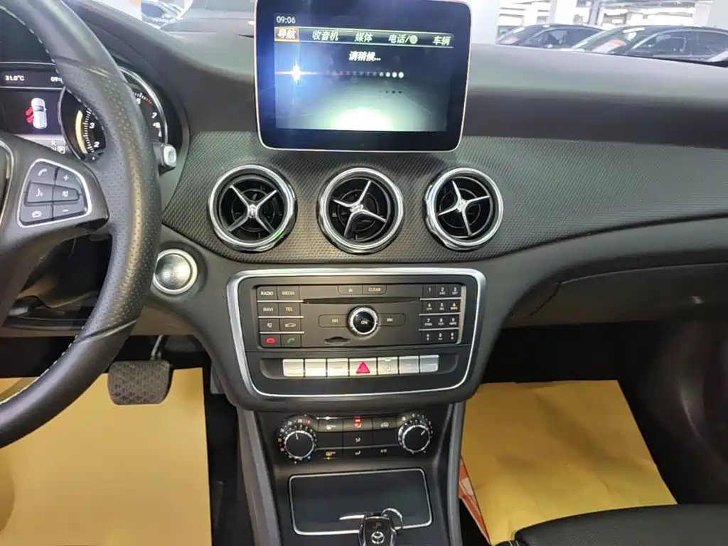 Mercedes-Benz GLA 2018 — фото 13
