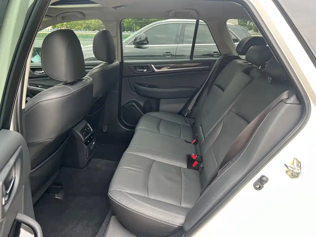 Subaru Outback 2017 — фото 13