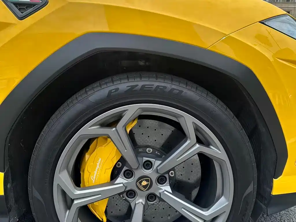 Lamborghini Urus 2019 — фото 15