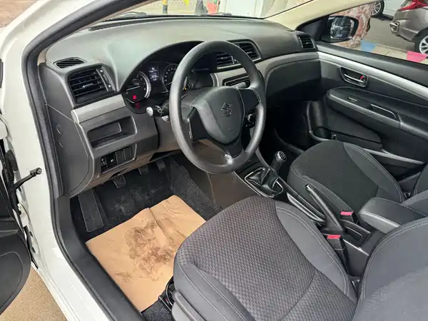 Suzuki Qiyue 2015