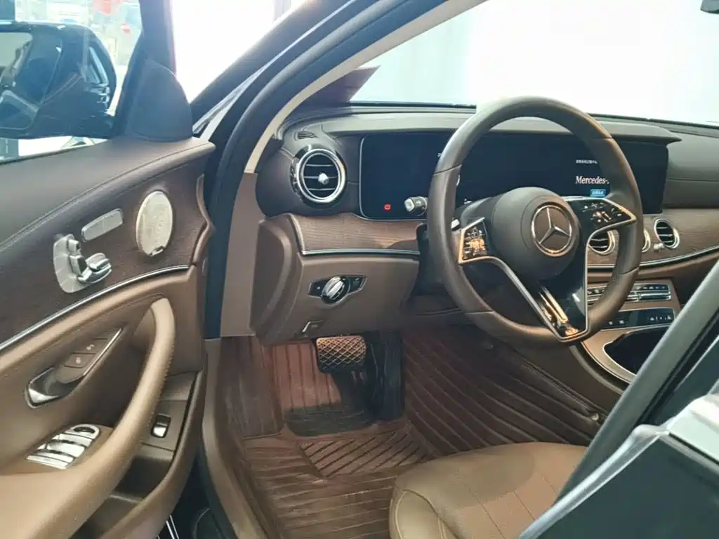 Mercedes-Benz E-Class 2022 — фото 16