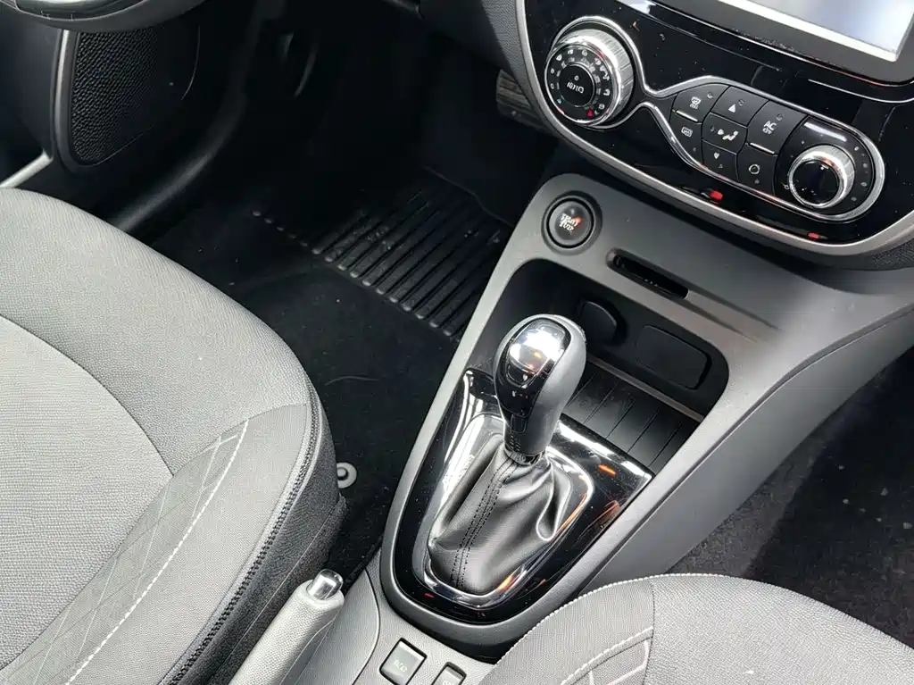 Renault Captur 2015 — фото 10