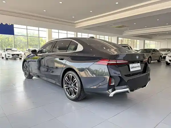BMW 5 Series 2025