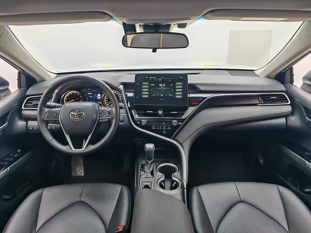 Toyota Camry 2022 — фото 15