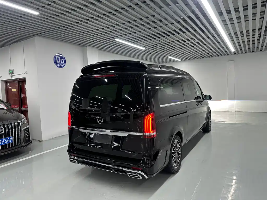 Mercedes-Benz V-Class 2018 — фото 15