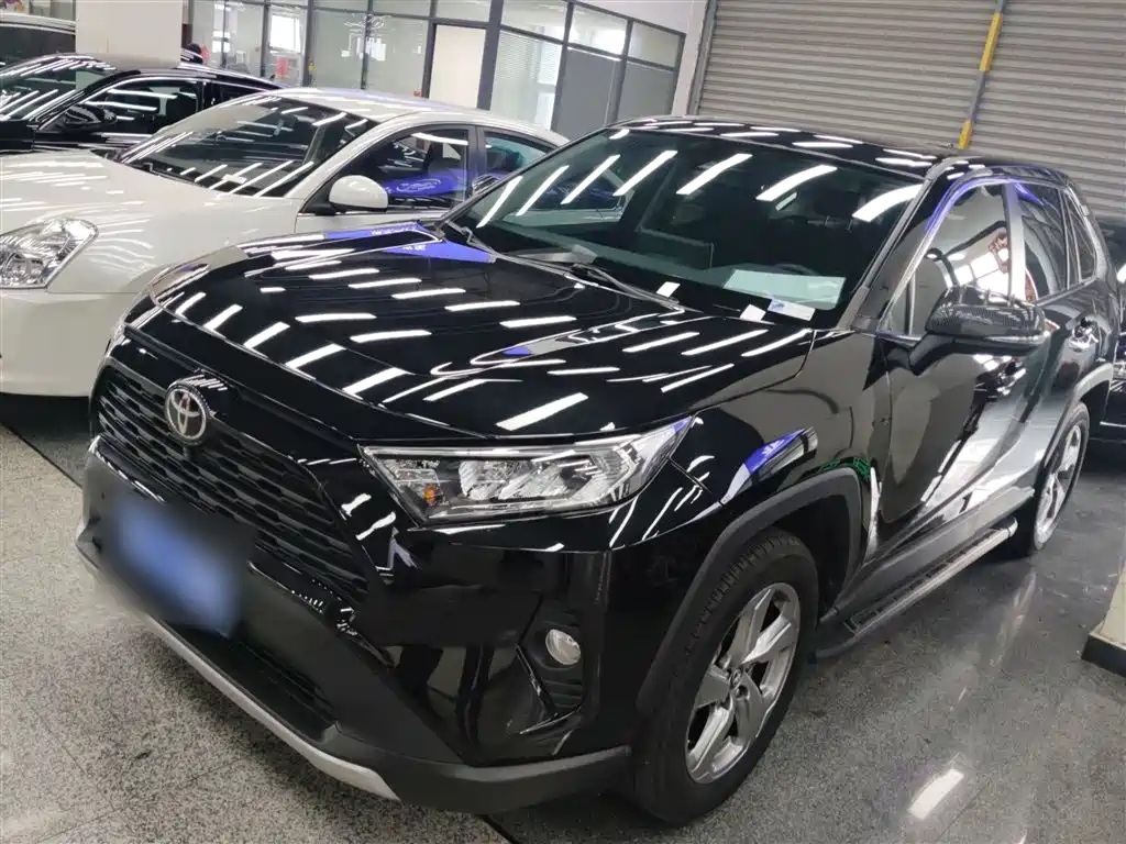 Toyota RAV4 2021 — фото 1