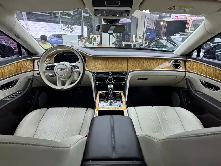 Bentley Flying Spur 2021 — фото 19