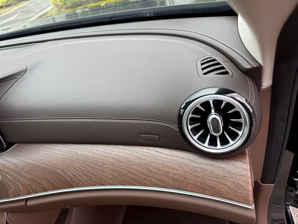 Mercedes-Benz E-Class 2023 — фото 45