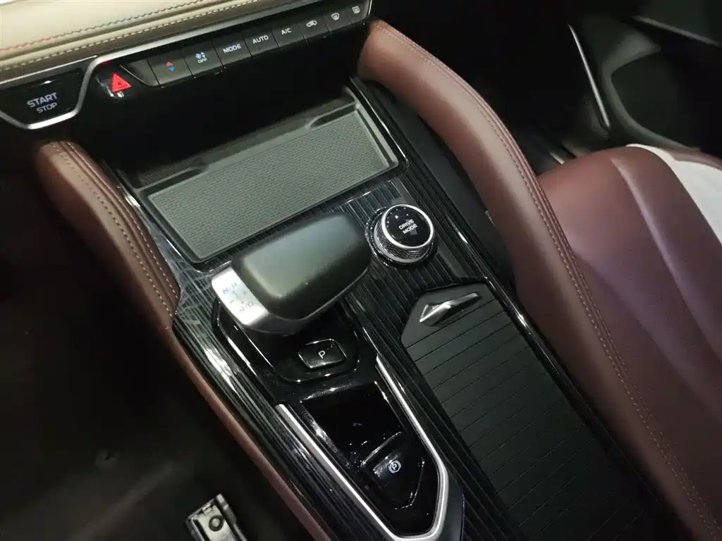 Geely Xingyue L 2023 — фото 10