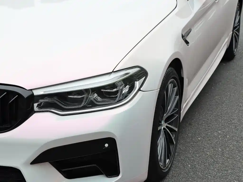 BMW 5 Series 2019 — фото 8