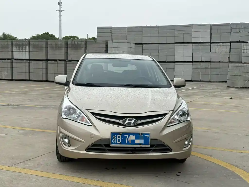Hyundai Verna 2011 — фото 2