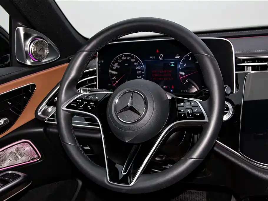Mercedes-Benz E-Class 2025 — фото 15