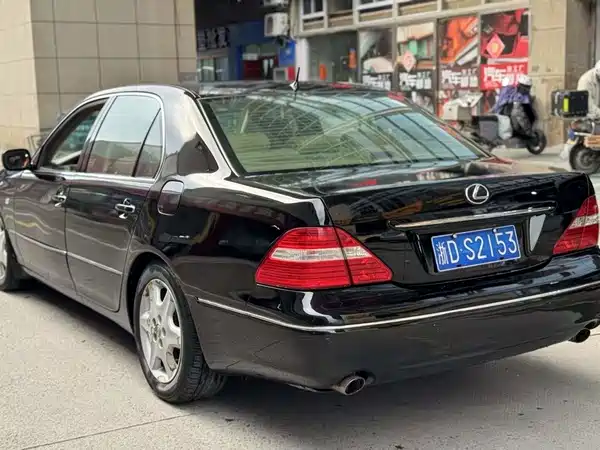 Lexus LS 2004