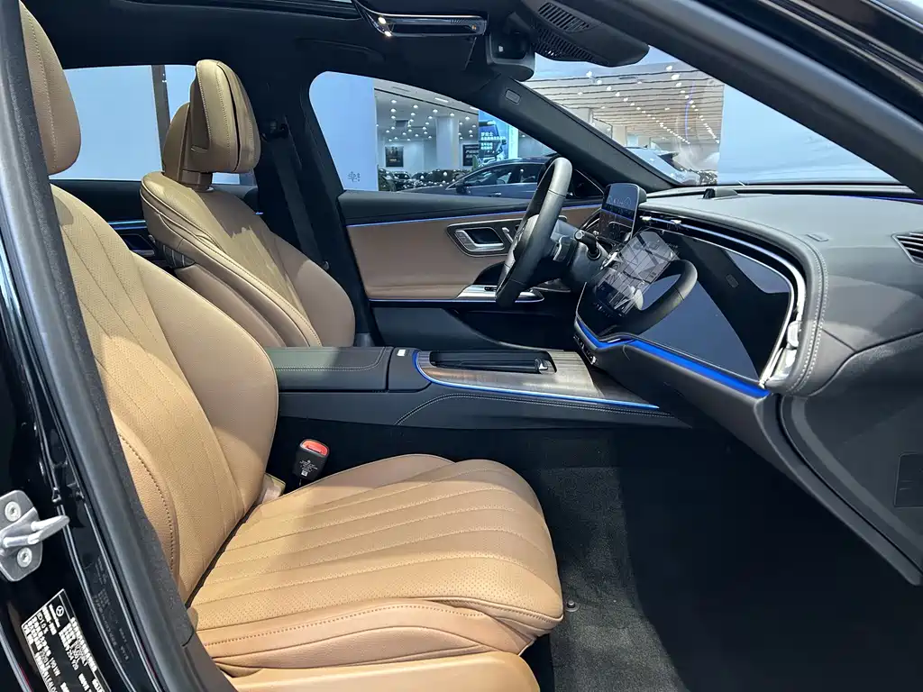 Mercedes-Benz E-Class 2025 — фото 14