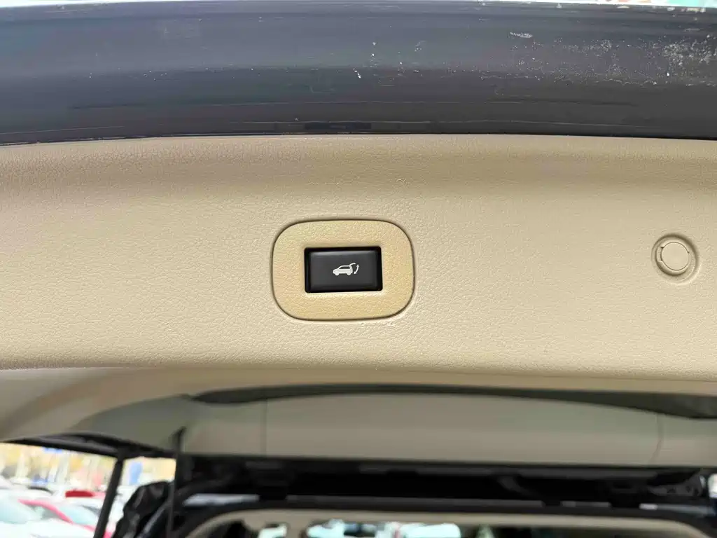 Nissan Quest 2015 — фото 10