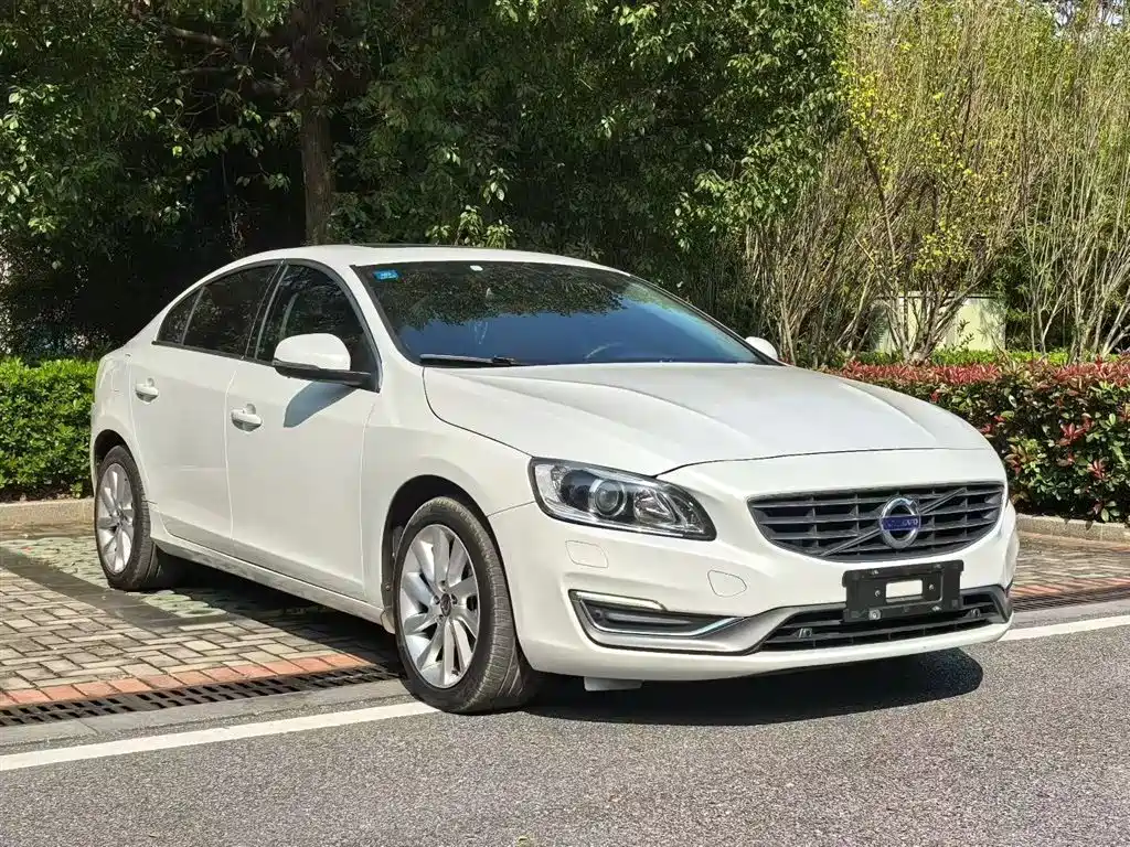 Volvo S60 2017 — фото 24