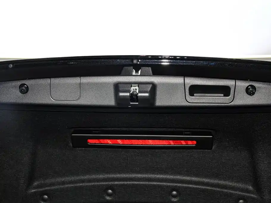 Mercedes-Benz E-Class 2025 — фото 32