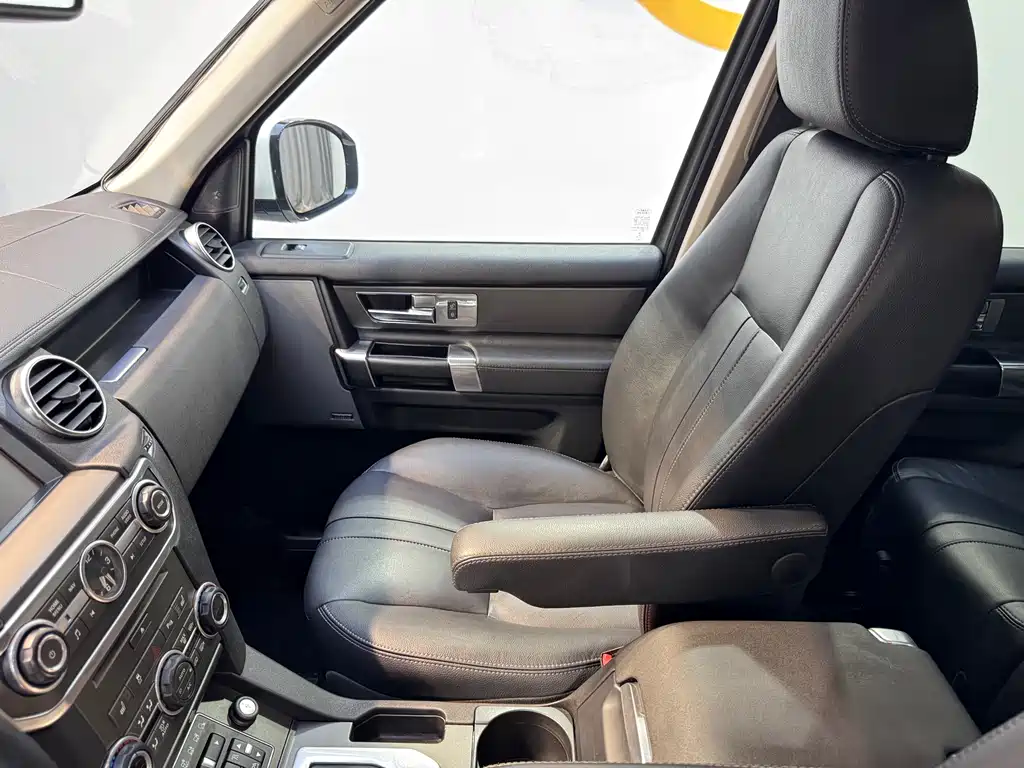 Land Rover Discovery 2015 — фото 15