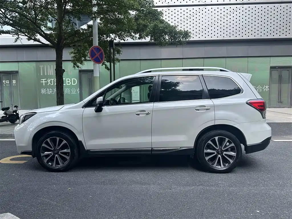 Subaru Forester 2017 — фото 10