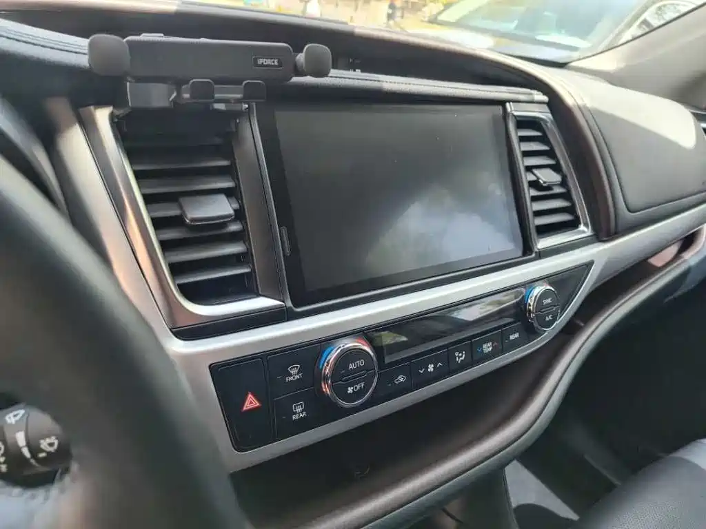 Toyota Highlander 2022 — фото 11