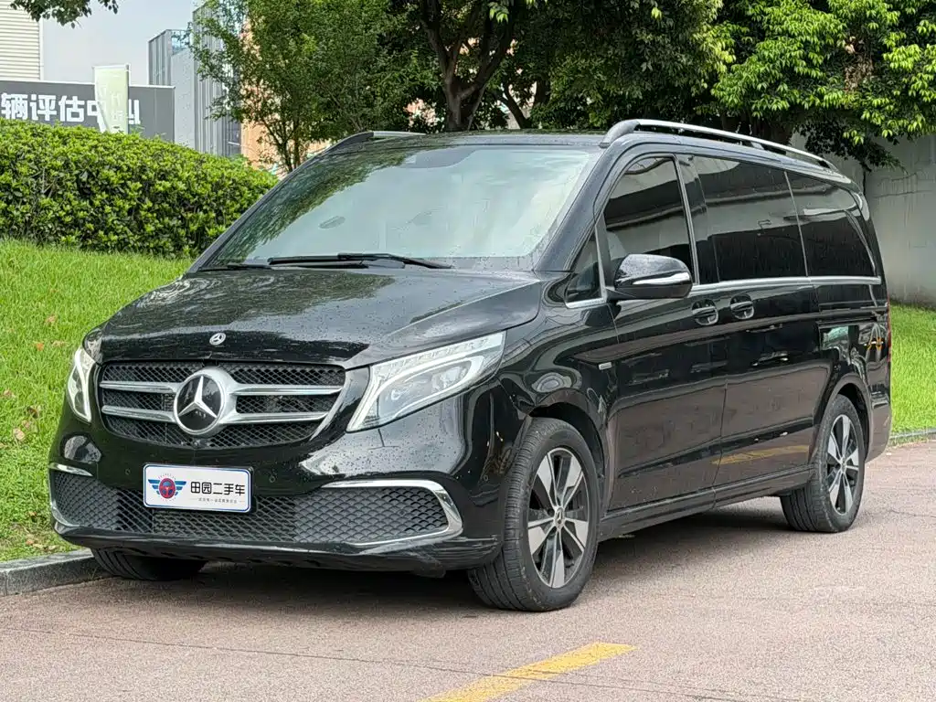 Mercedes-Benz V-Class 2022 — фото 1