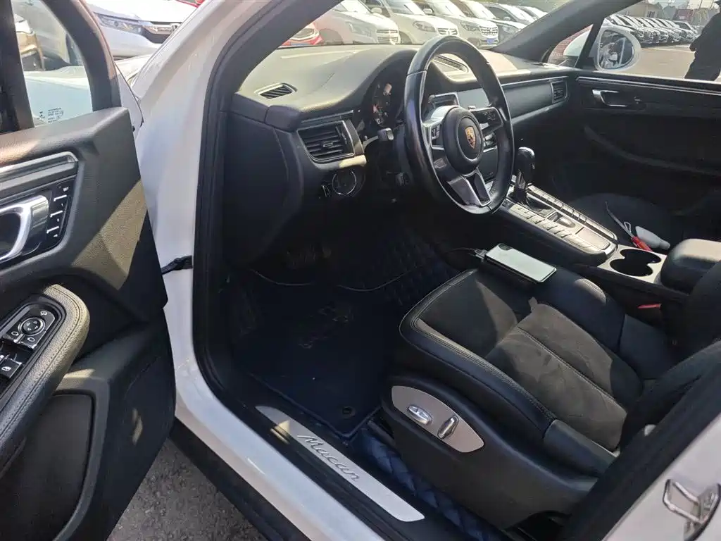 Porsche Macan 2016 — фото 16