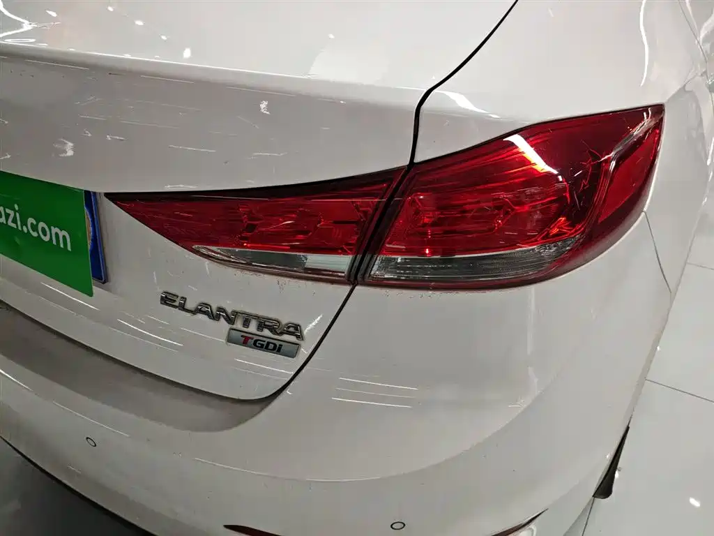 Hyundai Elantra 2020 — фото 8