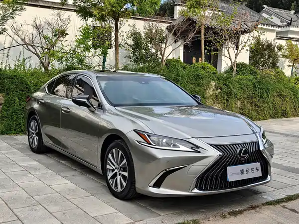 Lexus ES 2019