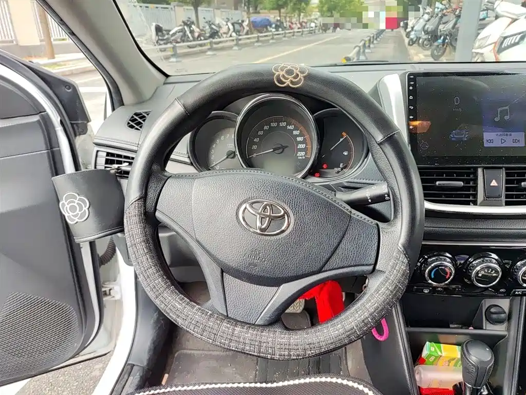 Toyota Yaris L 2020 — фото 3