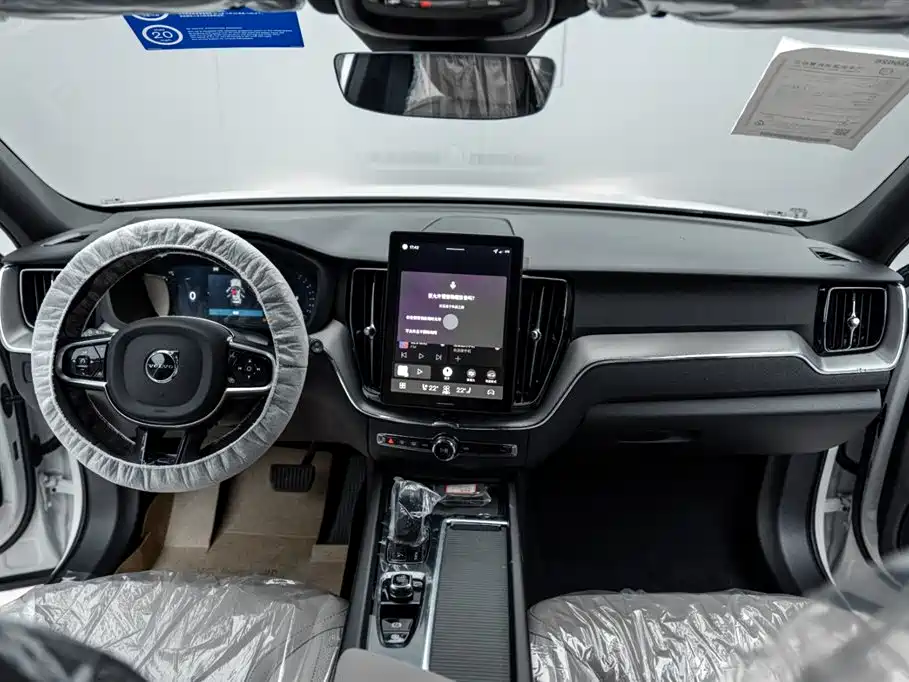 Volvo XC60 2026 — фото 13