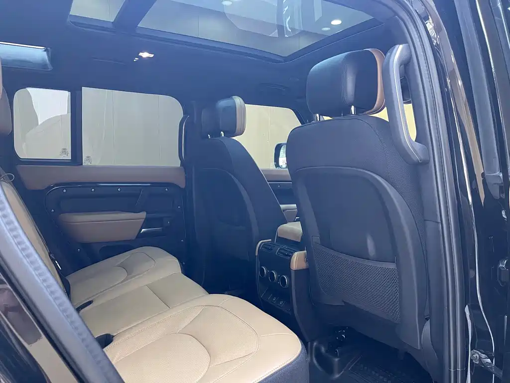 Land Rover Defender 2025 — фото 15