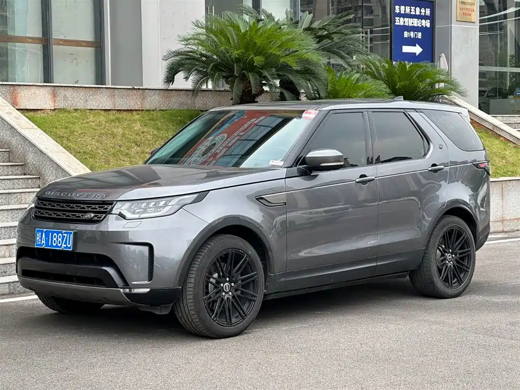 Land Rover Discovery 2018 — фото 1
