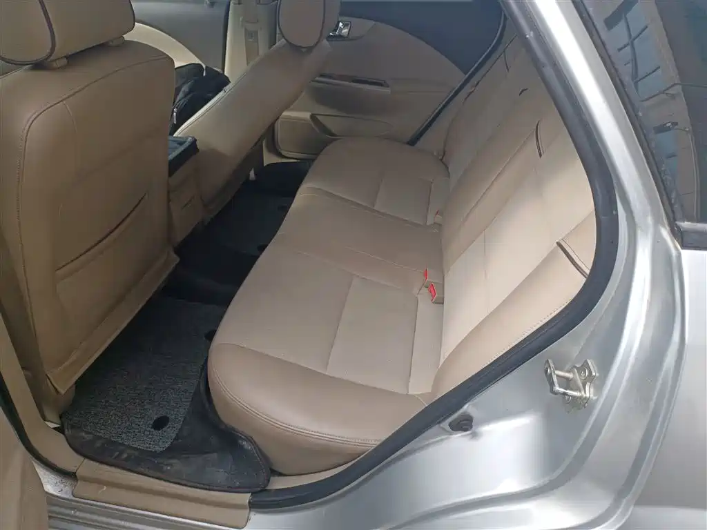 Buick Excelle 2015 — фото 17