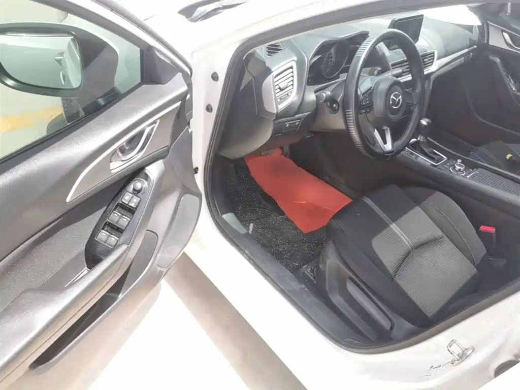 Mazda 3 Axela 2019 — фото 16