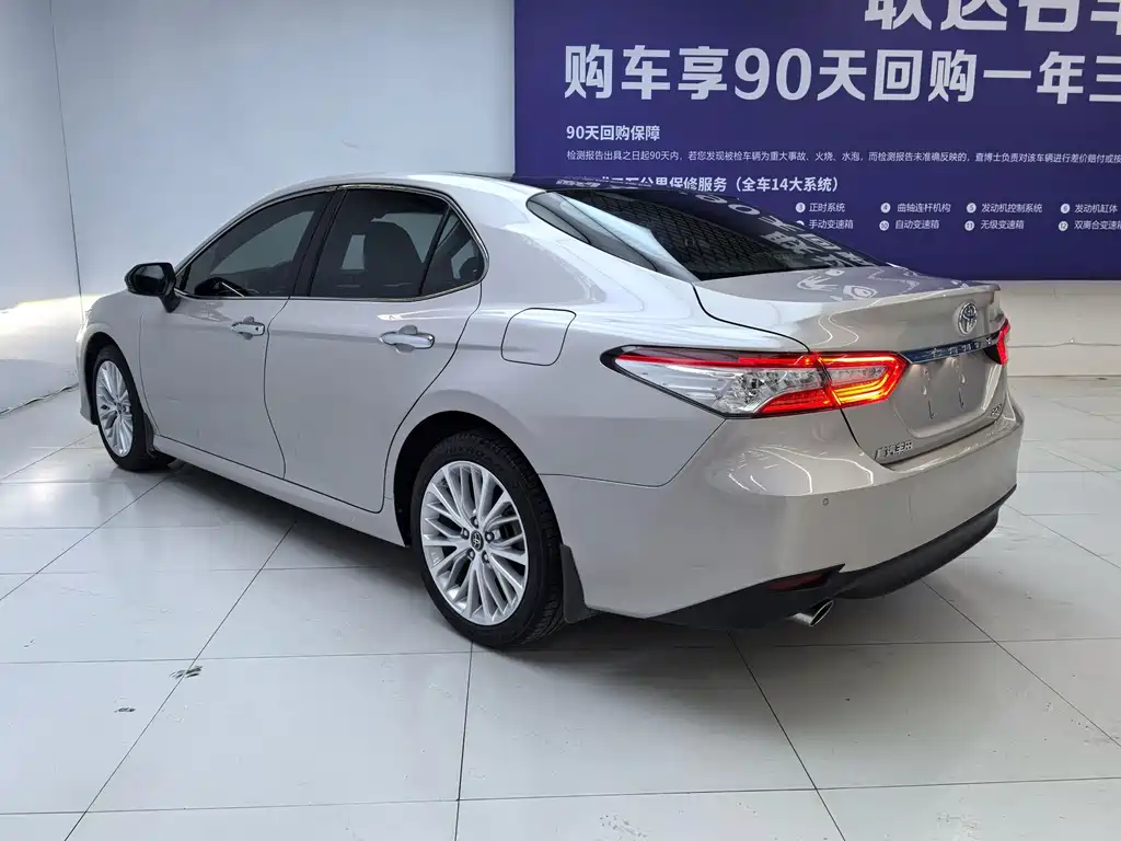 Toyota Camry 2020 — фото 15