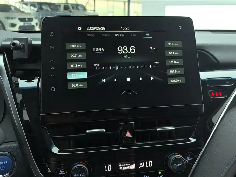 Toyota Camry 2023 — фото 13