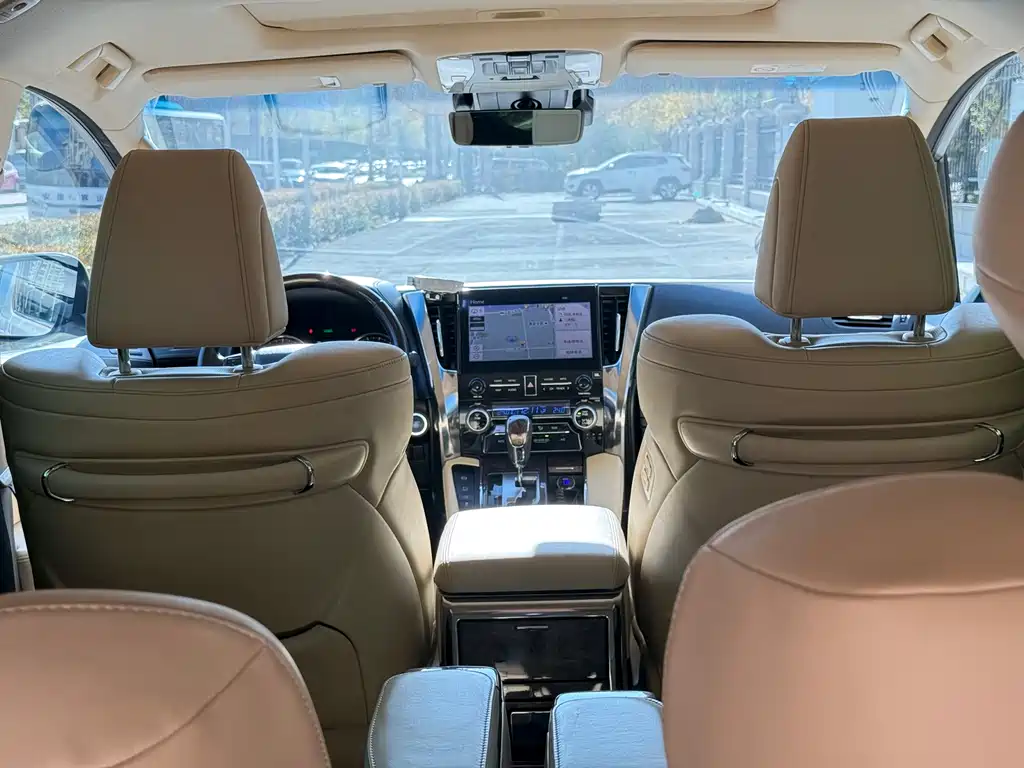 Toyota Vellfire 2022 — фото 8
