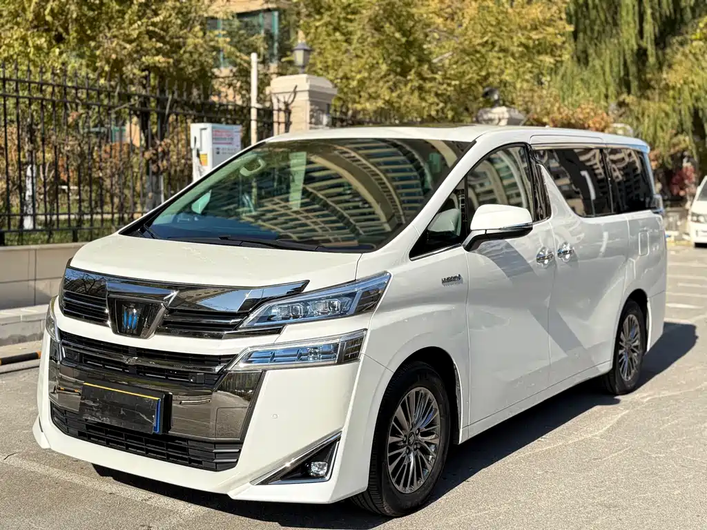 Toyota Vellfire 2022 — фото 1