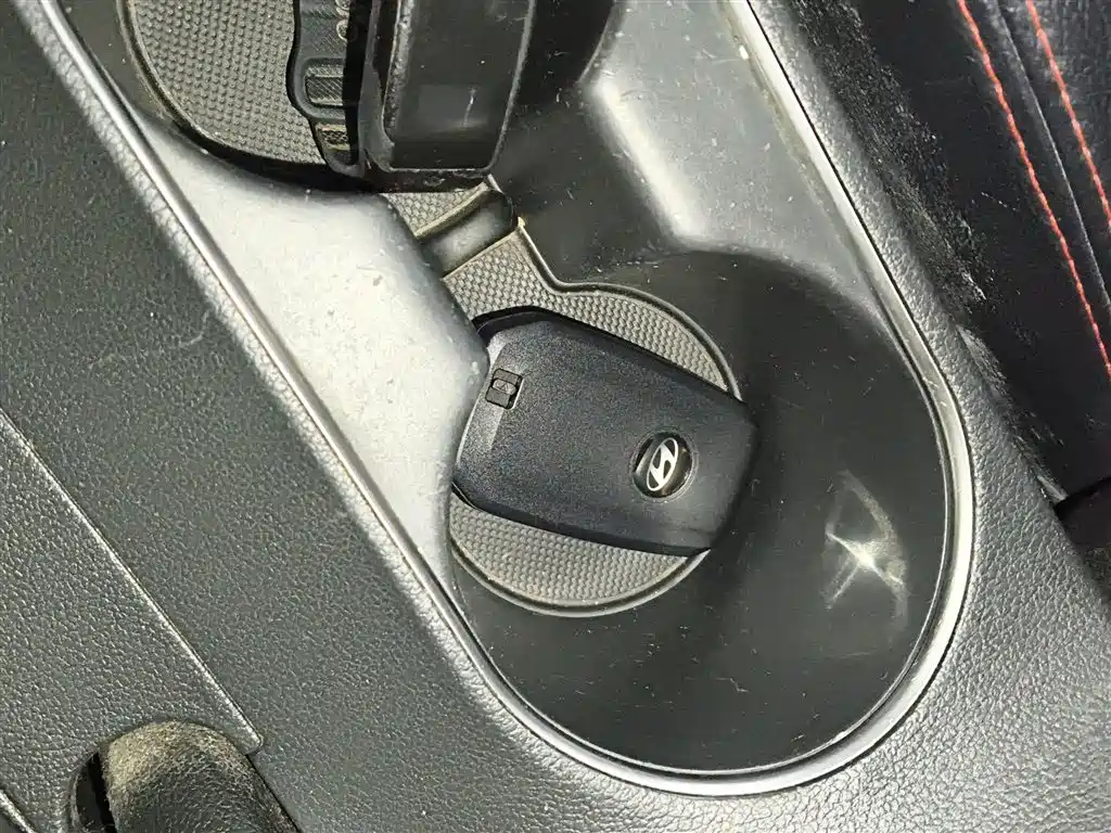 Hyundai Elantra 2019 — фото 16