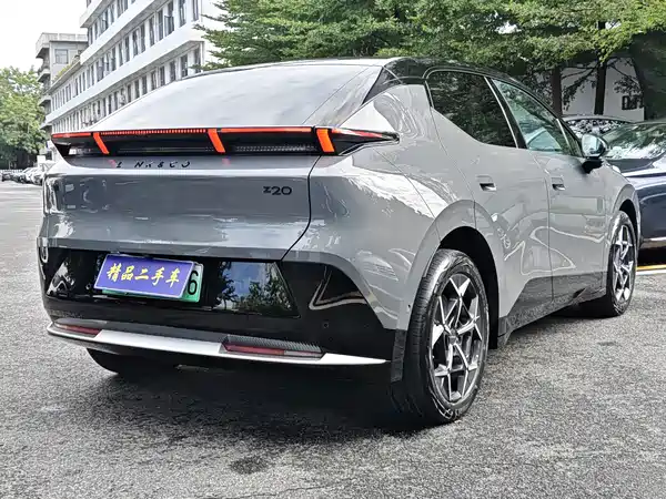Lynk & Co Z20 2024