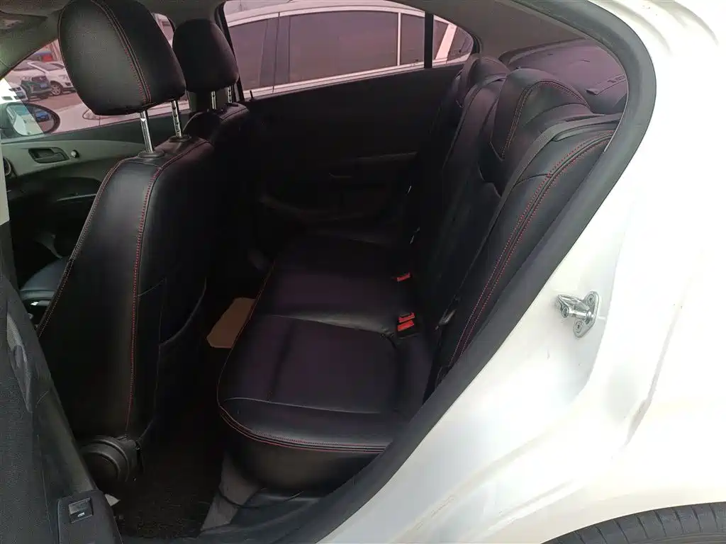 Chevrolet Aveo 2015 — фото 17