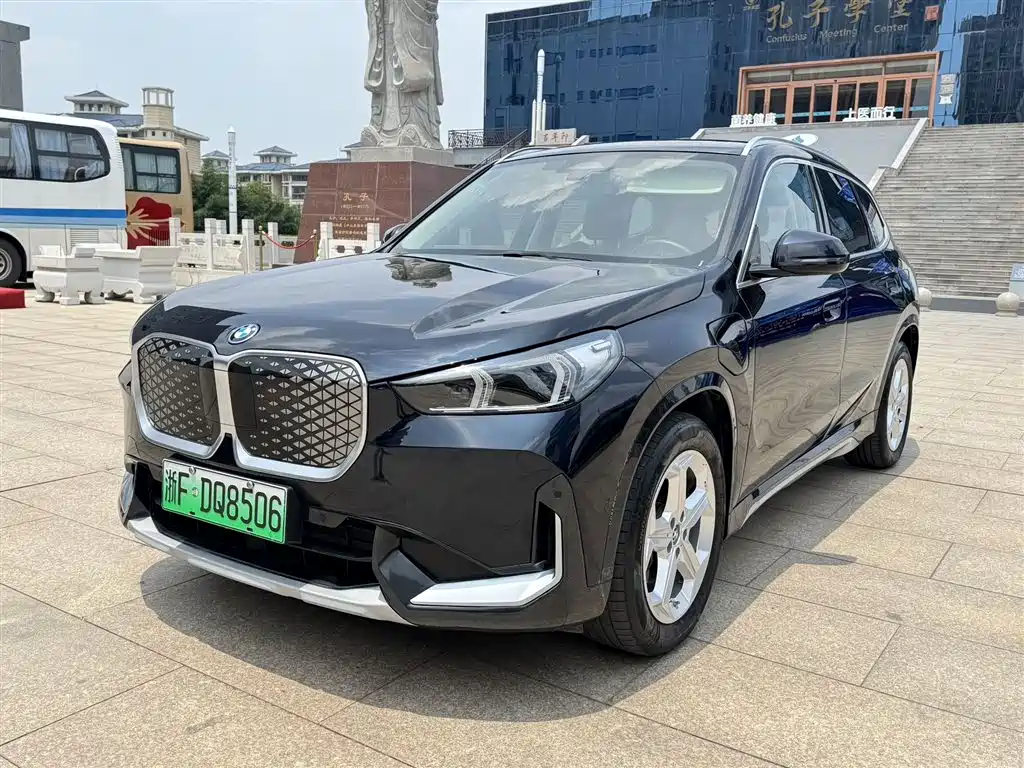 BMW iX1 2024