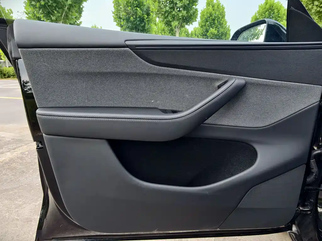 Tesla Model Y 2026 — фото 4