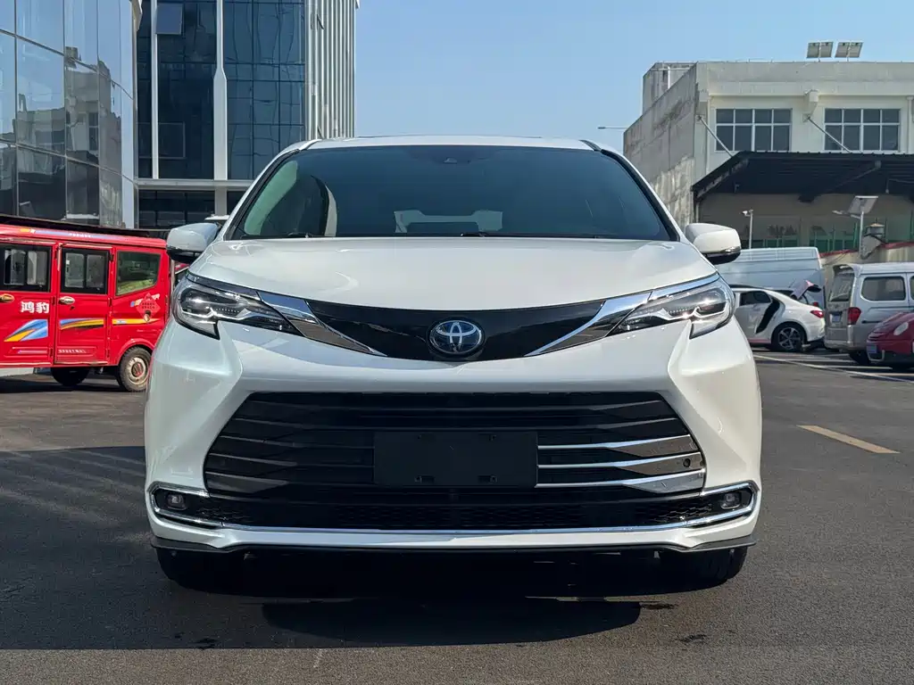 Toyota Sienna 2023 — фото 2