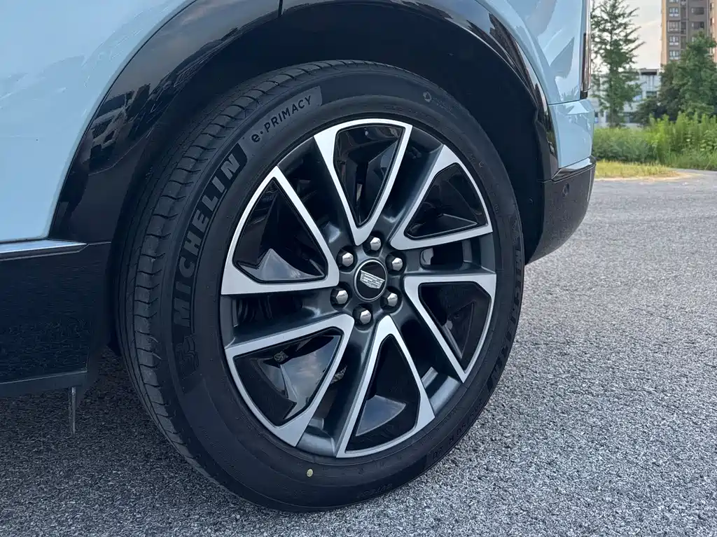 Cadillac IQ Aoge 2024 — фото 16
