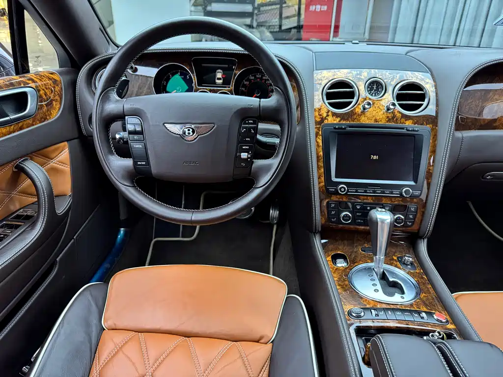 Bentley Flying Spur 2012 — фото 13