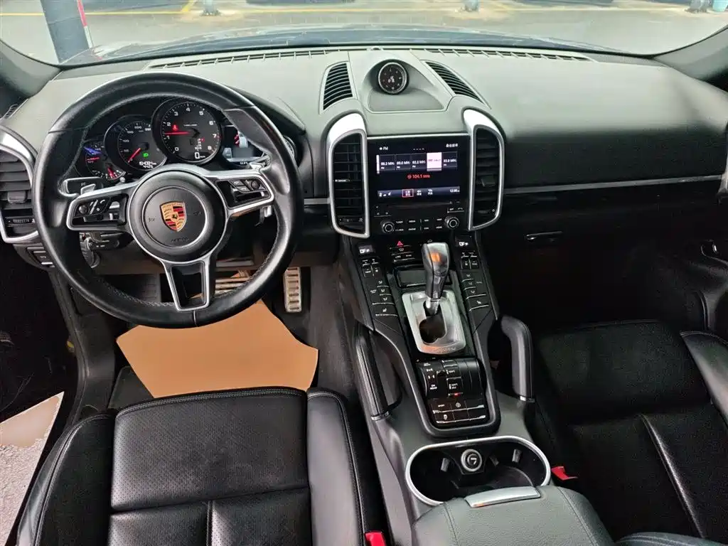 Porsche Cayenne 2017 — фото 10