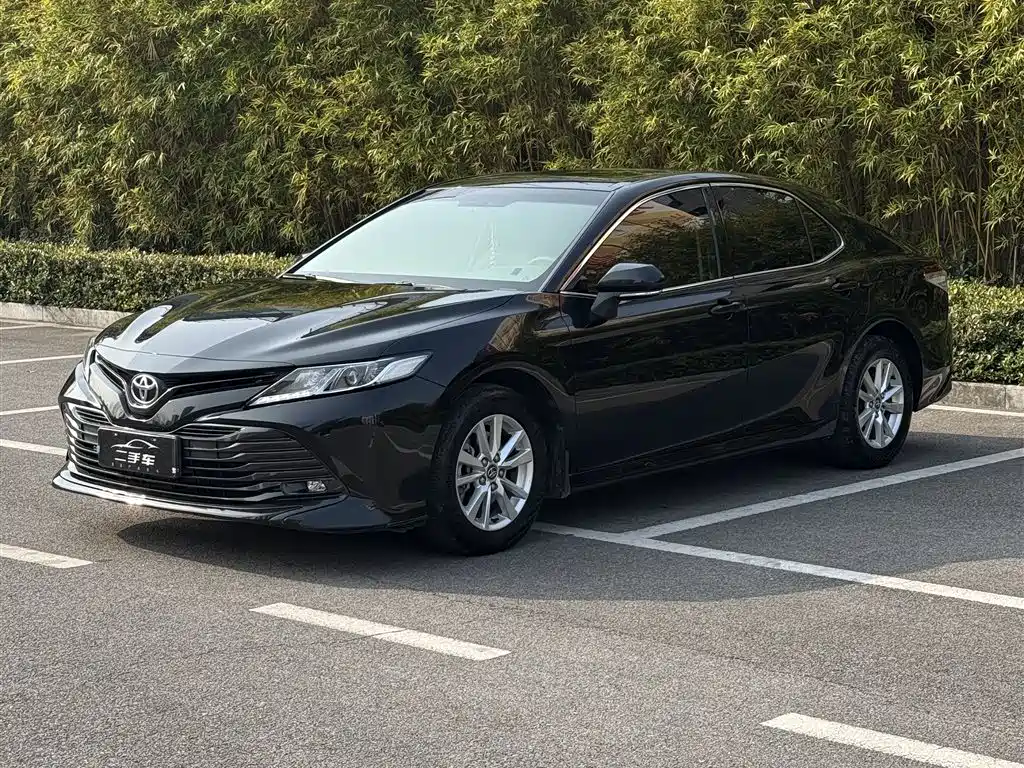 Toyota Camry 2018 — фото 2