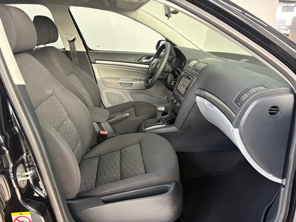 Skoda Octavia 2011 — фото 11