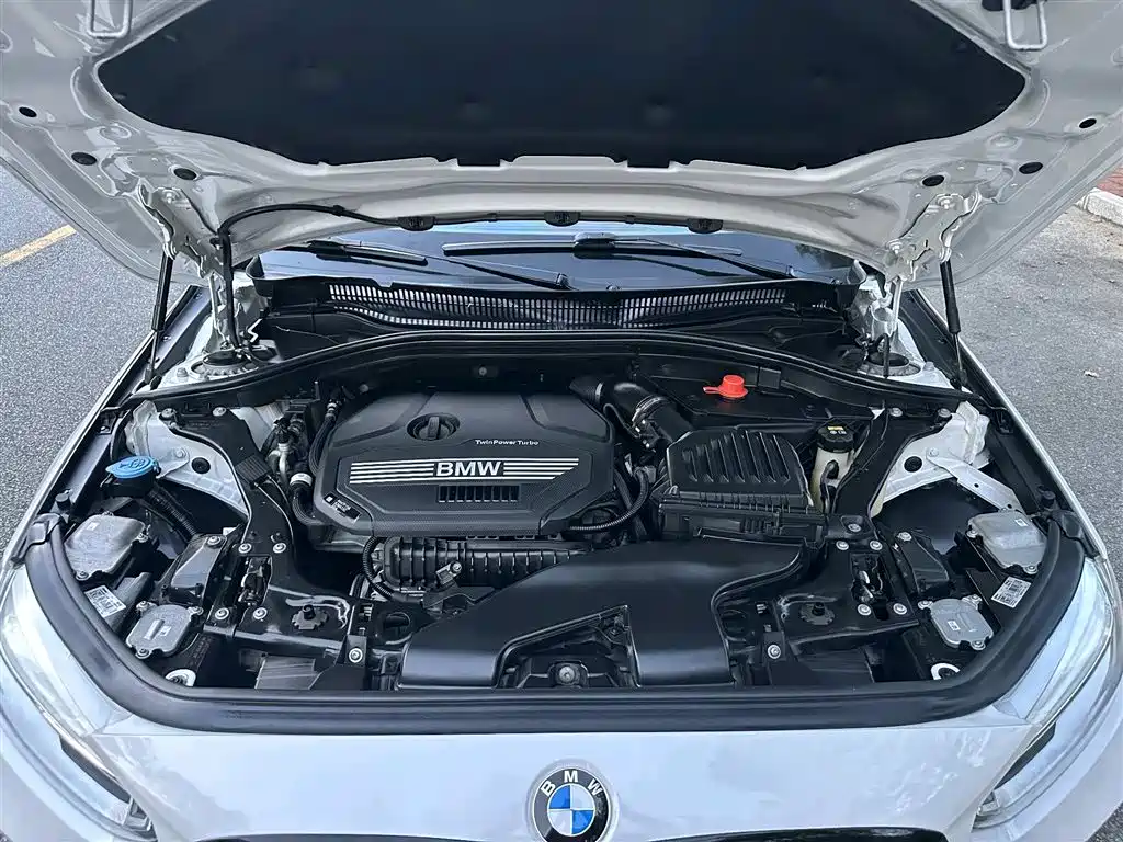 BMW 1 Series 2021 — фото 13